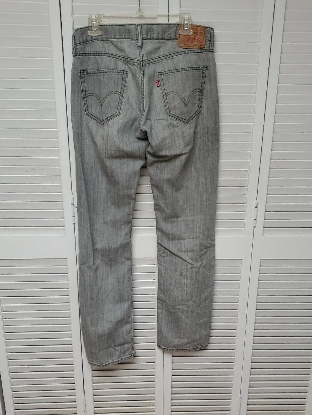 Levi's Slim Straight Jeans in Light Gray Wash